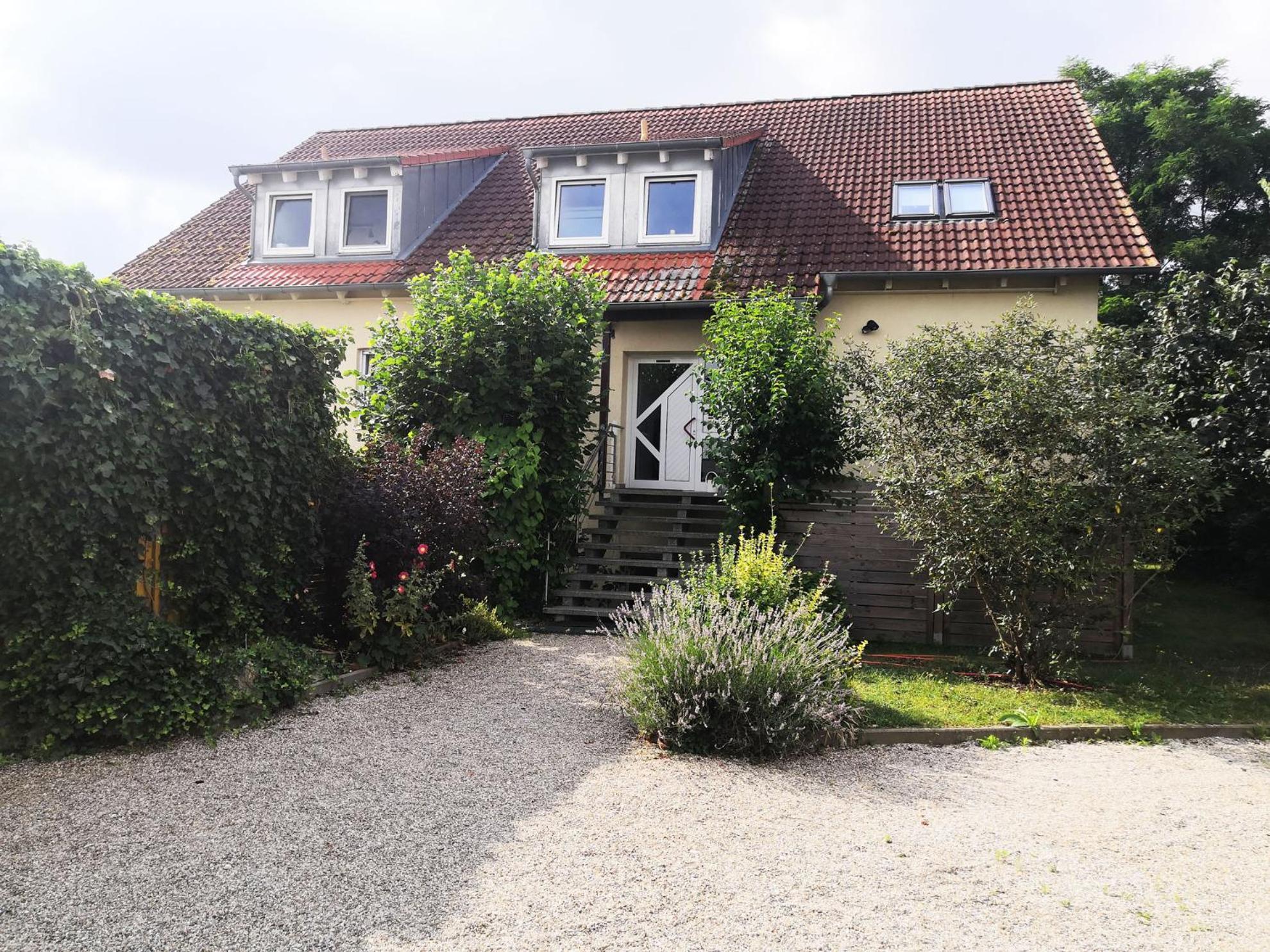 Ideal Fuer Kurze Aufenthalte - Gemuetliches 1-Zimmer-Apartment Adelsdorf Bagian luar foto
