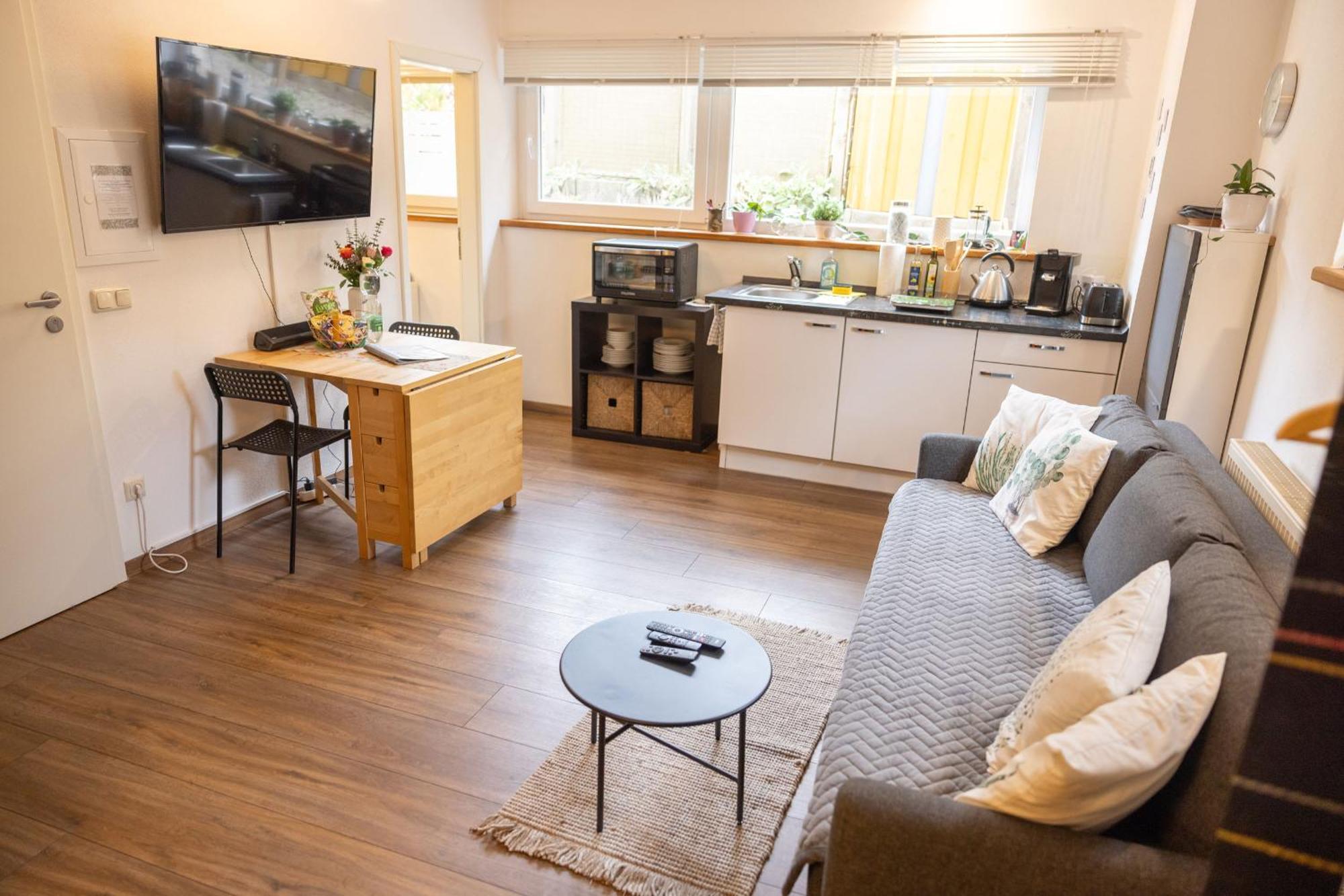 Ideal Fuer Kurze Aufenthalte - Gemuetliches 1-Zimmer-Apartment Adelsdorf Bagian luar foto
