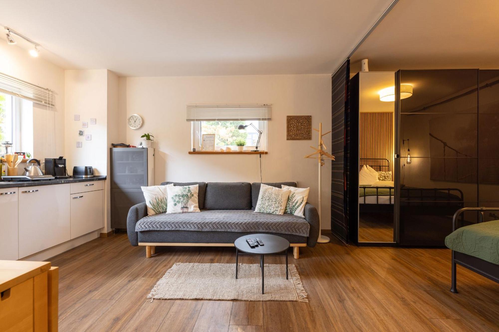Ideal Fuer Kurze Aufenthalte - Gemuetliches 1-Zimmer-Apartment Adelsdorf Bagian luar foto
