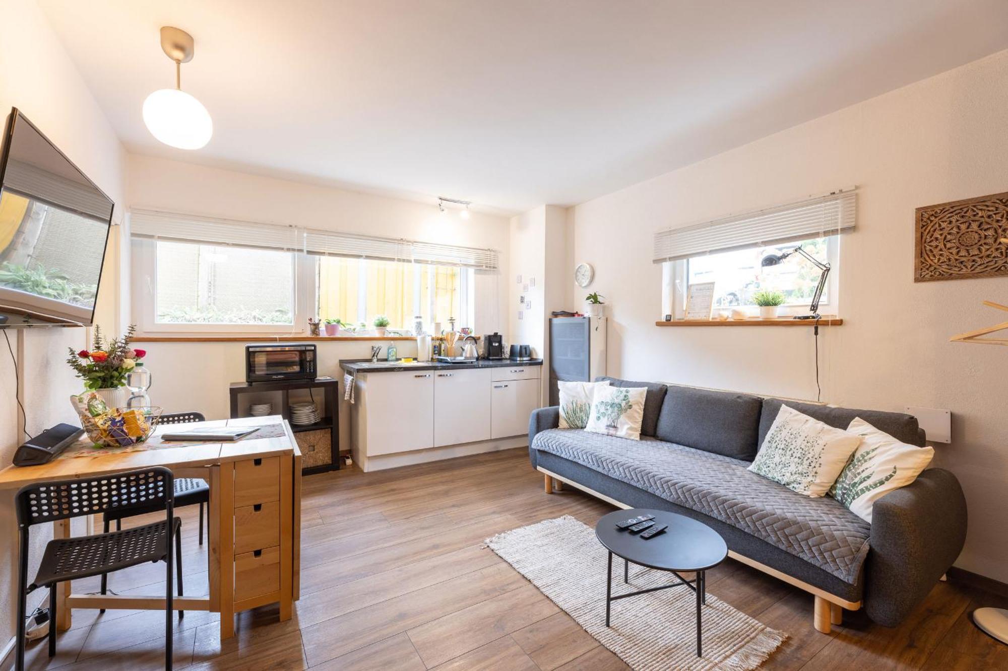 Ideal Fuer Kurze Aufenthalte - Gemuetliches 1-Zimmer-Apartment Adelsdorf Bagian luar foto