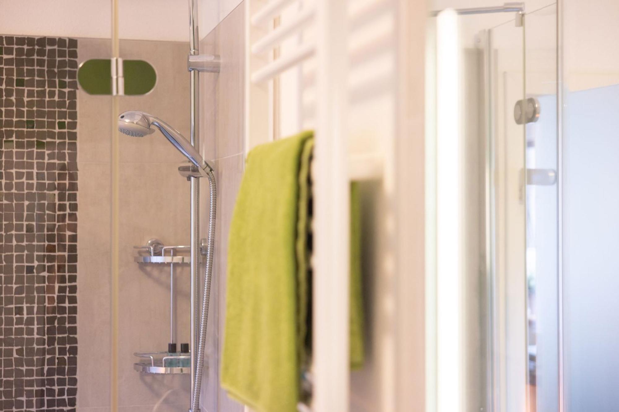 Ideal Fuer Kurze Aufenthalte - Gemuetliches 1-Zimmer-Apartment Adelsdorf Bagian luar foto